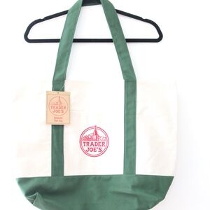 Trader Joe's Large Canvas Tote Bag Christmas 2025 Limited Edition Green New Tags